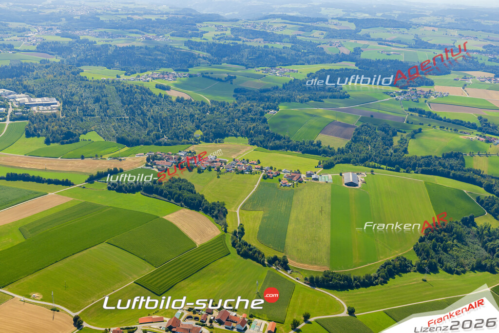Klassische Luftaufnahme ohne Drohne zeigt:Renfting bei Hauzenberg - Die Luftbildaufnahme wurde 2025 vom UL-Flugzeug heraus erstellt ( keine Drohne ) - Hochauflösende Luftaufnahme -Nicht vergleichbar mit Google Maps oder Satelittenbilder- Die Geschenkidee !Mit Lizenz und Bildrechte bestellbar