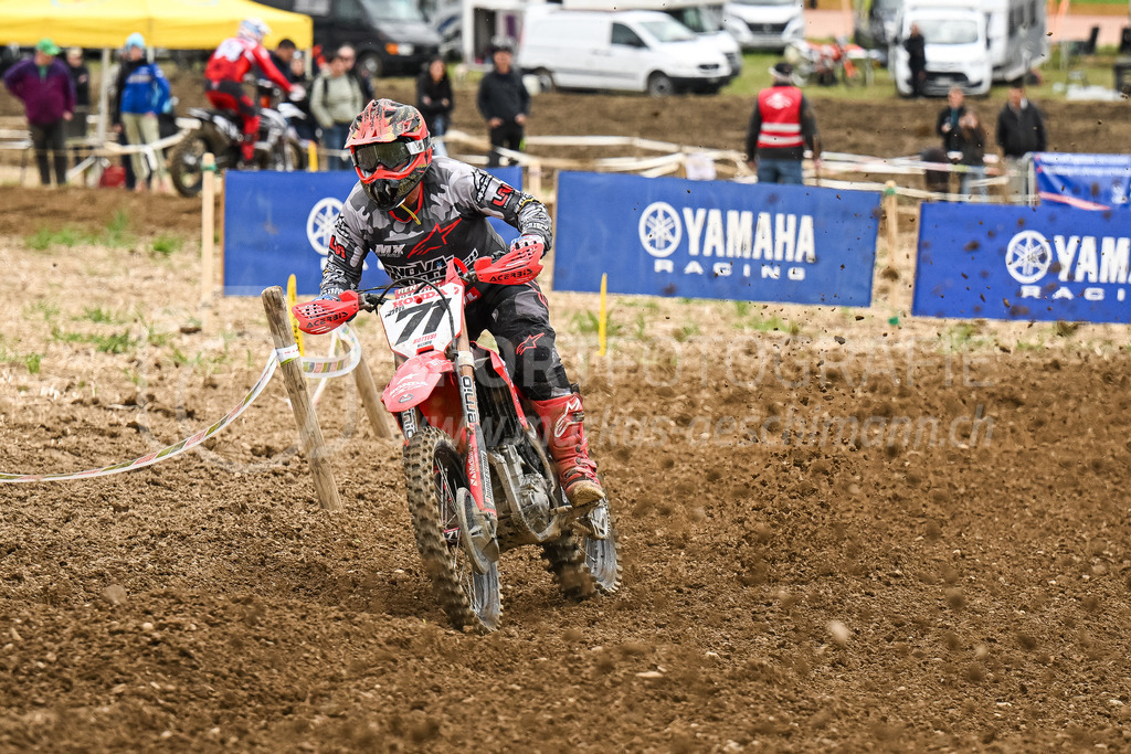 Motocross Schlatt bei Winterthur - 30. April 2023 | #71 Bottesi Alfeo aus Birmensdorf (CH) auf Honda CRF 450 in der Kategorie Senioren am Motocross Schlatt bei Winterthur, 30. April 2023. 
Instagram: @mx_schlatt | @mc_wila | @sam_schweiz
Bild: Sportfotografie Markus Aeschimann | www.markus-aeschimann.ch - Realisiert mit Pictrs.com