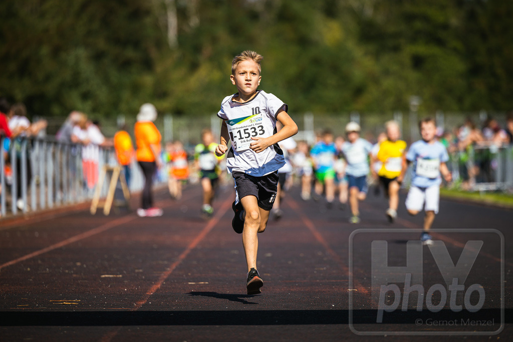 16. Hoywoj-CityLauf im Sportforum Hoyerswerda - 16.09.2023 | 1km VBH-Grundschul-Lauf 2. Klassen - Realisiert mit Pictrs.com