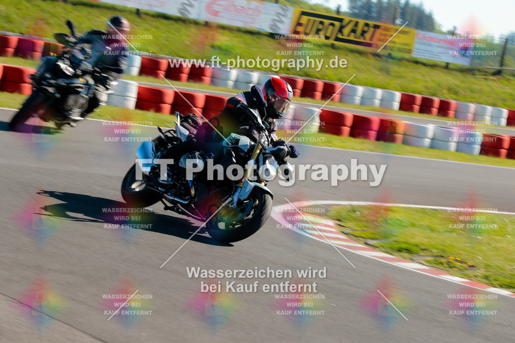 Moto-TeamOBK-21240 | Hier findet Ihr Bilder von Touristenfahrten auf der Nürburgring Nordschleife oder von anderen Veranstaltungen die ich besucht habe. Viel Spass beim Durch Schauen 
