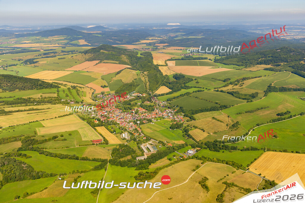 Luftbild der Stadt Roßdorf - Das Luftbild wurde 2025 vom UL-Flugzeug heraus erstellt ( keine Drohnenaufnahme ) - Hochauflösende Luftaufnahme - für Wandbilder und großformatige Ausdrucke geeignet. Das besondere Geschenk!Hier alle&nbsp;Infos zur Lizenzierung der LuftaufnahmeWir fliegen auch dieses Jahr wieder in Ihre Region um Luftbilder zu erstellen.- Luftbild anfragen