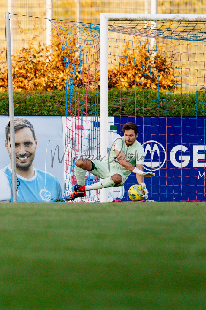 Oberliga Westfalen, Saison 2025/26, 13. Spieltag: 1. FC Gievenbeck - Türkspor Dortmund 2000 | Münster, 02.11.2025: Oberliga Westfalen, 13. Spieltag, 1. FC Gievenbeck empfängt Türkspor Dortmund 2000 im Sportpark Gievenbeck in Münster. Foto: sportfotografie.ms | Markus Paletta - Realisiert mit Pictrs.com