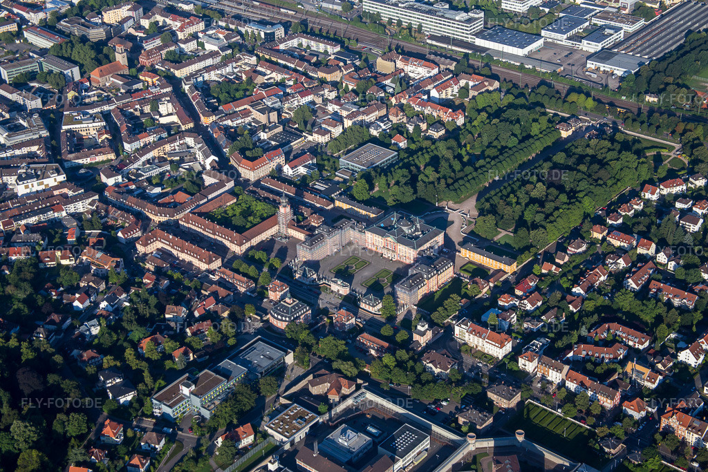 Luftbild: Schloß von Nordosten in Bruchsal im Bundesland Baden-Württemberg in Deutschland. Foto: IMG_092334.jpg vom 01.08.2016 durch Werner Riehm/FLY-FOTO.de