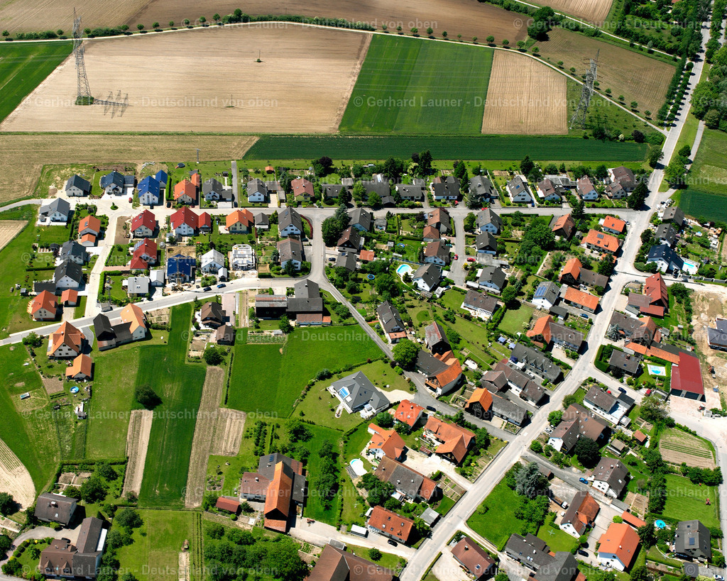 2626277 | KITTERSBURG 09.06.2006 Landwirtschaftliche Nutzflächen und Feldgrenzen  umsäumen das Siedlungsgebiet des Dorfes in Kittersburg im Bundesland Baden-Württemberg, Deutschland // Agricultural land and field boundaries surround the settlement area of the village  in Kittersburg in the state Baden-Wuerttemberg, Germany Foto: Gerhard Launer