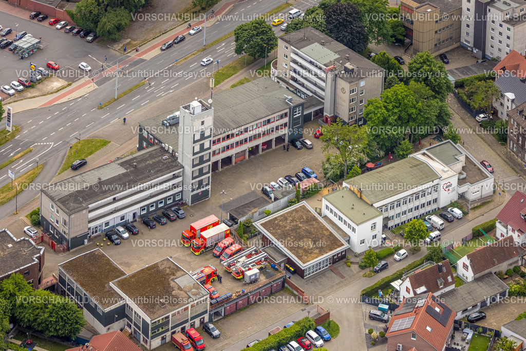 Herne250601937 | Luftbild, Stadtfeuerwehrverband Herne e.V. mit Feuerwehrturm, Familienzentrum Mitte â€“ Kita Breddestraße â€“ AWO Ruhr-Mitte, Herne-Mitte, Herne, Ruhrgebiet, Nordrhein-Westfalen, Deutschland