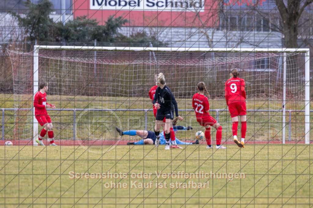 20250223_141102_0532 | #,1.FC Donzdorf (rot) vs. TSV Tettnang (schwarz), Fussball, Frauen-WFV-Pokal Achtelfinale, Saison 2024/2025, Rasenplatz Lautertal Stadion, Süßener Straße 16, 73072 Donzdorf, 23.02.2025 - 13:00 Uhr,Foto: PhotoPeet-Sportfotografie/Peter Harich