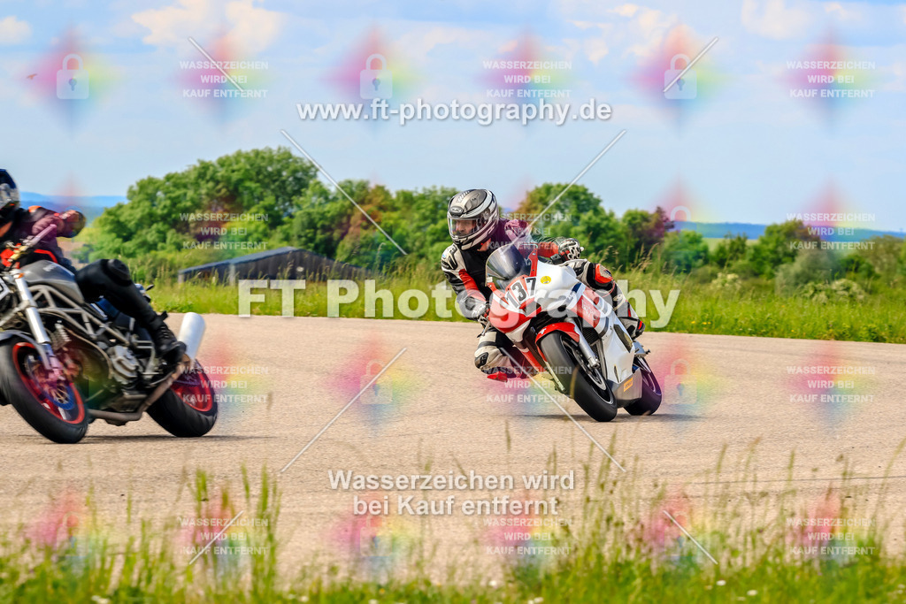 MotoTeam-0972 | Hier findet Ihr Bilder von Touristenfahrten auf der Nürburgring Nordschleife oder von anderen Veranstaltungen die ich besucht habe. Viel Spass beim Durch Schauen 