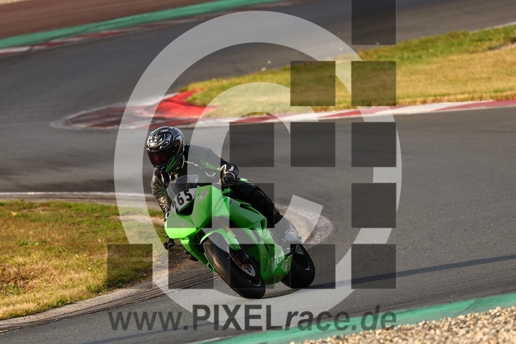 0265-20240916_03183 | Schöne Erinnerungen an spannende Momente - das festzuhalten ist unser Job. PIXELrace.de ist seit 2003 auf den Rennstrecken Europas unterwegs um die Action draußen beim Fahren und die wunderbare Stimmung imm Fahrerlager für euch einzufangen.