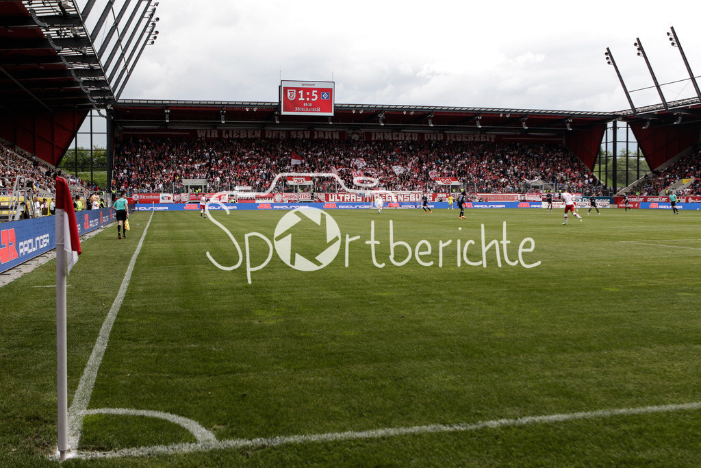 SSV Jahn Regensburg - Hamburger SV | Das Jahnstadion in Regensburg mit der Heimkurve im Blick / Stadion Jahn Sportpark