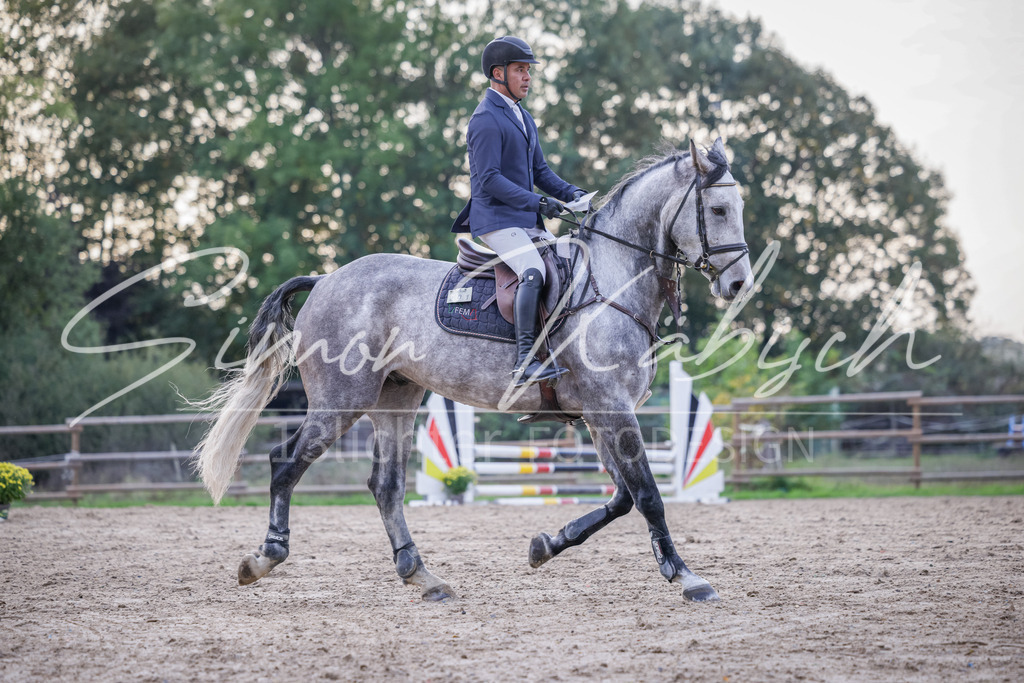 20251012-_3LI6026 | Tierfotografie Pferde, Hunde, Katzen, Haustiere.
Turnierfotografie Reitturniere, Reiten, Springreiten, Dressur in Hanau, dem Main-Kinzig-Kreis und dem Rhein-Main- Gebiet um Frankfurt