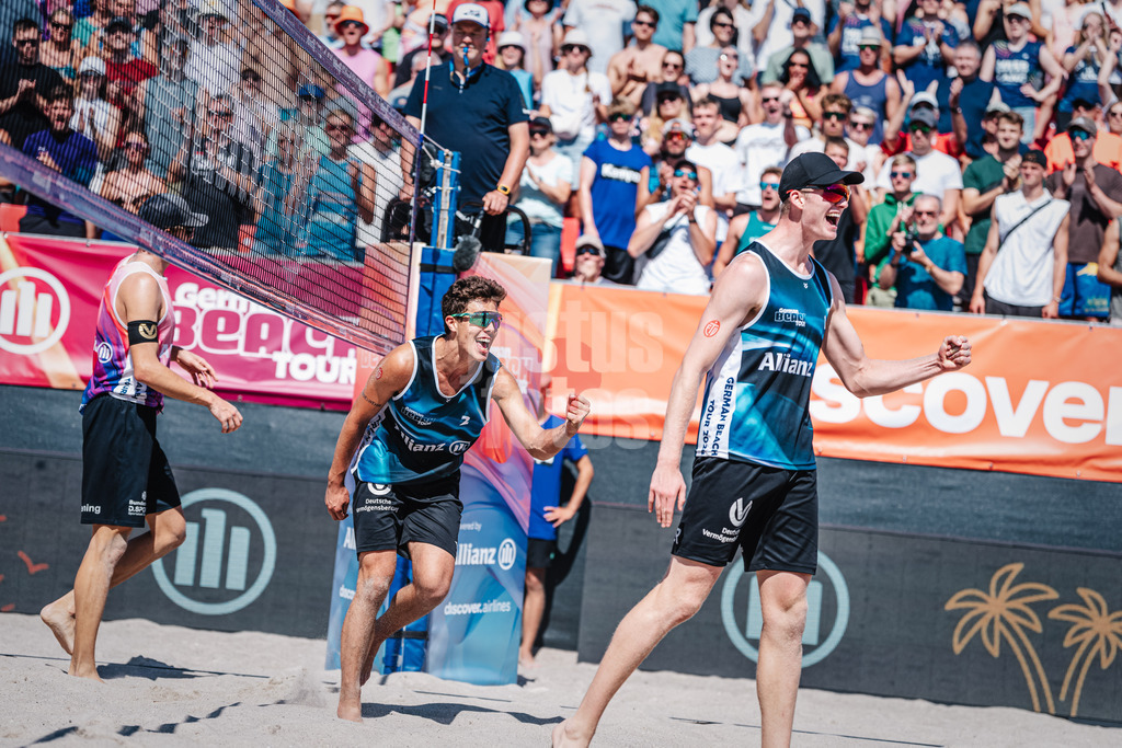 Beachvolleyball | Männer  | Allianz German Beach Tour 2024 | Tourstop Kühlungsborn | 10.08.2024 | v.l. Lui Wüst und Philipp Huster jubeln