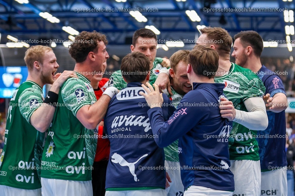 xkwix12042602061 | 2026.04.12, xkwix, Handball, HBL, TBV Lemgo Lippe -  Füchse Berlin, PHOENIX CONTACT arena, 28.Spieltag, Saison 2025 / 2026: Das Team aus Berlin jubelt im Kreis DFB regulations prohibit any use of photographs as image sequences and or quasi-video. Photo: xKamilxWilkowskixPressefotoKochx