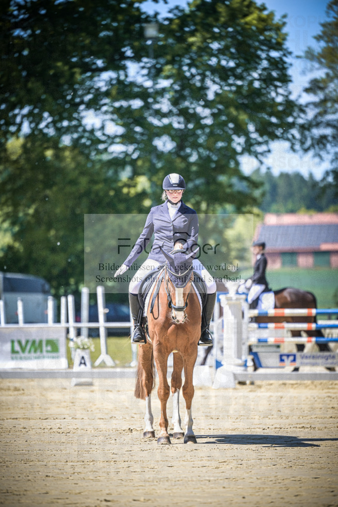 DOS_7938 | Entdecke hochwertige Reitturnierfotos von Foto Oger. Professionell, emotional und authentisch – jetzt Lieblingsmomente im Shop bestellen.Deutschlandweite Turnierfotografie. - Realisiert mit Pictrs.com