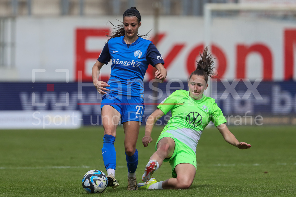 Fussball, 2. Frauen-Bundesliga, SV Meppen - VfL Wolfsburg II | v.li.: Vildan Kardesler (SV Meppen, 27) und Lisa Beyer (VfL Wolfsburg II, 8) im Zweikampf, Duell, Dynamik, Aktion, Action, Spielszene, DIE DFB-RICHTLINIEN UNTERSAGEN JEGLICHE NUTZUNG VON FOTOS ALS SEQUENZBILDER UND/ODER VIDEOÄHNLICHE FOTOSTRECKEN. DFB REGULATIONS PROHIBIT ANY USE OF PHOTOGRAPHS AS IMAGE SEQUENCES AND/OR QUASI-VIDEO.