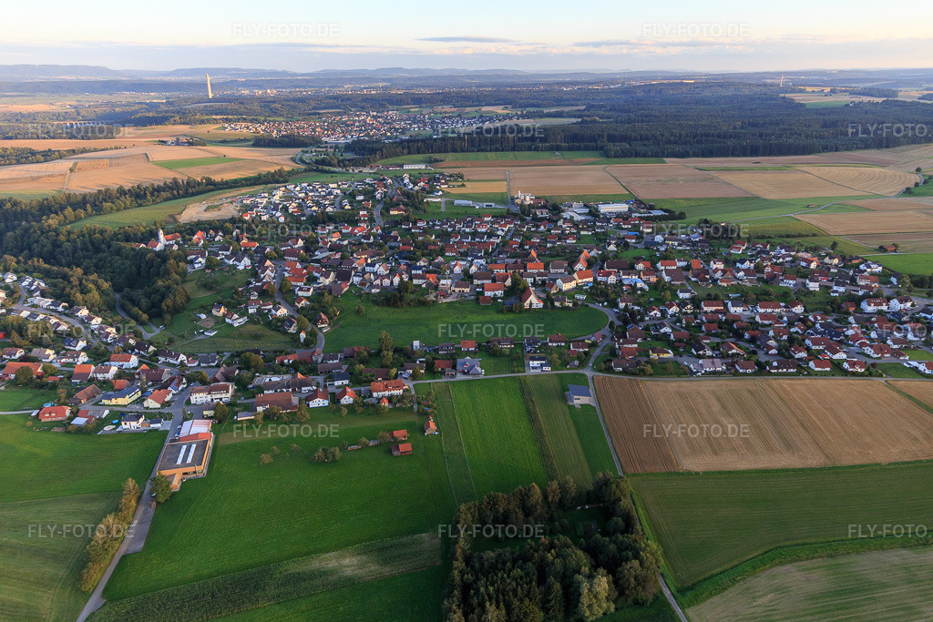 Luftbild: Ortsansicht aus Norden im Ortsteil Herrenzimmern in Bösingen im Bundesland Baden-Württemberg in Deutschland. Foto: IMG_128757.jpg vom 27.08.2021 durch Werner Riehm/FLY-FOTO.de