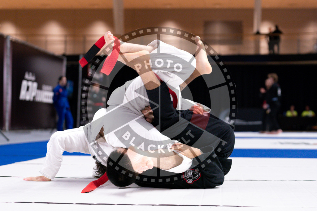 20241013PBB0516 | Athletes compete during the AJP Tour Europe Continental Jiu-Jitsu Amateurs & Masters Championship on October 13, 2024 in Almere near Amsterdam, Netherlands. © Chiara Dazi / photoblackbelt
