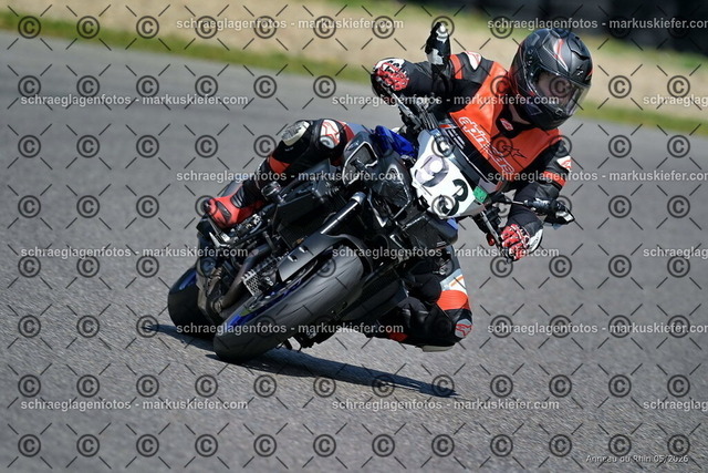 26BT02-1726 | markuskiefer.com - Realisiert mit Pictrs.com