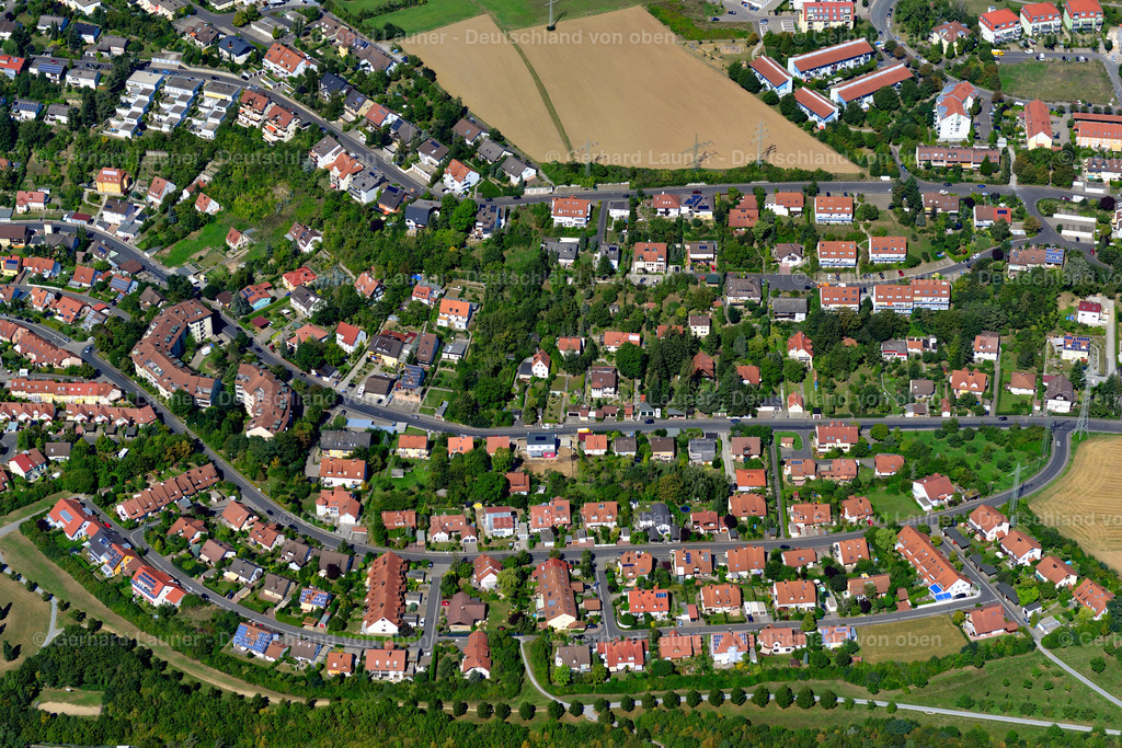 3650136 | LENGFELD 31.08.2016 Wohngebiet einer Einfamilienhaus- Siedlung am Rande von landwirtschaftlichen Feldern in Lengfeld im Bundesland Bayern, Deutschland // Single-family residential area of settlement on the edge of agricultural fields in Lengfeld in the state Bavaria, Germany Foto: Gerhard Launer