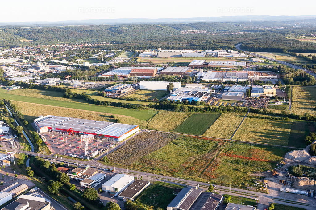Luftbild: Bauhaus in Bruchsal im Bundesland Baden-Württemberg in Deutschland. Foto: IMG_115299.jpg vom 13.06.2019 durch Werner Riehm/FLY-FOTO.de