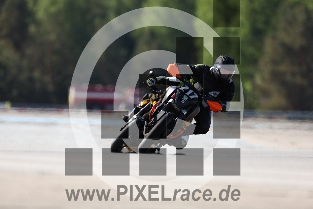 0217-20240512_05688 | Schöne Erinnerungen an spannende Momente - das festzuhalten ist unser Job. PIXELrace.de ist seit 2003 auf den Rennstrecken Europas unterwegs um die Action draußen beim Fahren und die wunderbare Stimmung imm Fahrerlager für euch einzufangen.