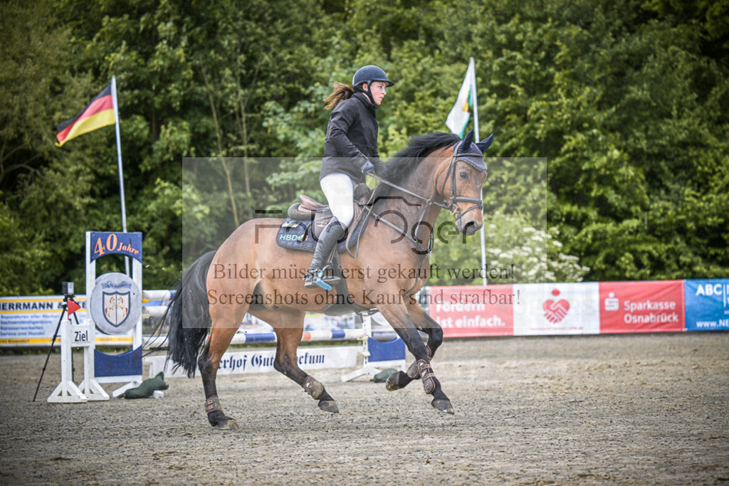 DOS_2173 | Entdecke hochwertige Reitturnierfotos von Foto Oger. Professionell, emotional und authentisch – jetzt Lieblingsmomente im Shop bestellen.Deutschlandweite Turnierfotografie. - Realisiert mit Pictrs.com