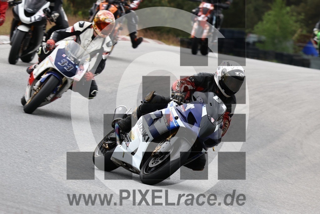 0033-20240511_01298 | Schöne Erinnerungen an spannende Momente - das festzuhalten ist unser Job. PIXELrace.de ist seit 2003 auf den Rennstrecken Europas unterwegs um die Action draußen beim Fahren und die wunderbare Stimmung imm Fahrerlager für euch einzufangen.