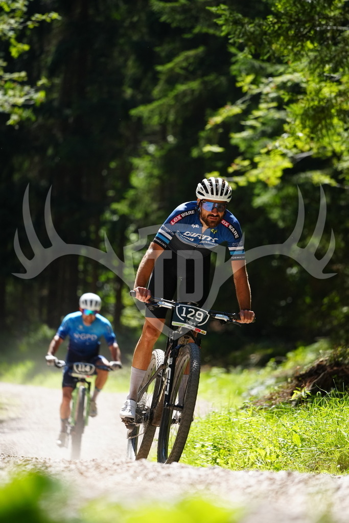 FC102128 | Fotogalerie der Treibjagd im Dunkelwald - Dein MTB Etappenrennen im Erzgebirge - Realisiert mit Pictrs.com