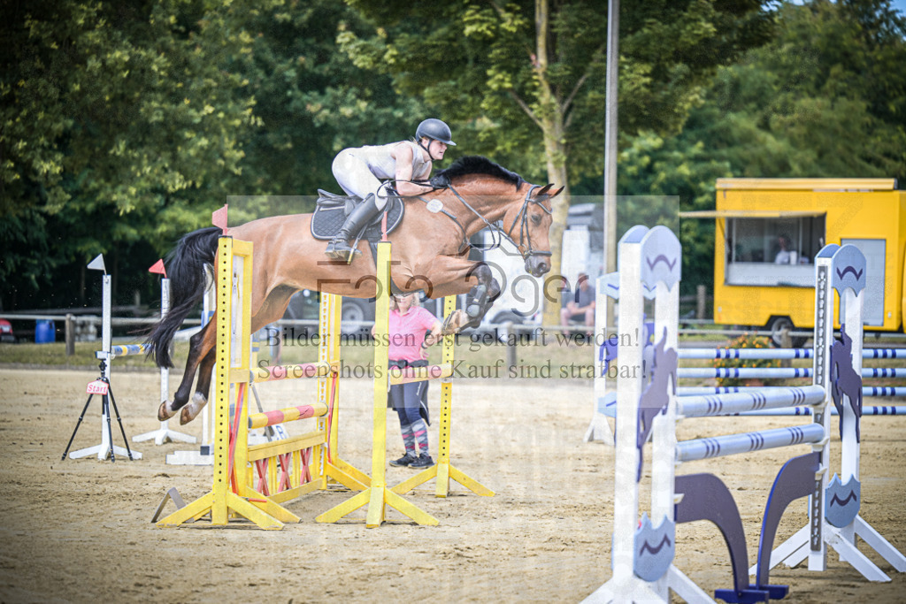 DOS_9320 | Entdecke hochwertige Reitturnierfotos von Foto Oger. Professionell, emotional und authentisch – jetzt Lieblingsmomente im Shop bestellen.Deutschlandweite Turnierfotografie. - Realisiert mit Pictrs.com