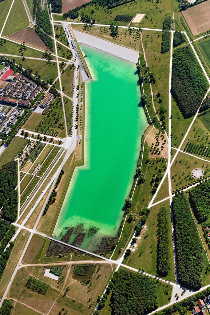 dr__0109025.jpg | MüNCHEN 13.06.2023 Uferbereiche am Seegebiet des " Riemer See " mit Badegästen im Riemer Park im Stadtteil Trudering-Riem in München im Bundesland Bayern, Deutschland. // Shore areas at the lake area of the "Riemer See" in the Riemer Park in the district of Trudering-Riem in Munich in the state Bavaria, Germany. Foto: Daniel Reiter