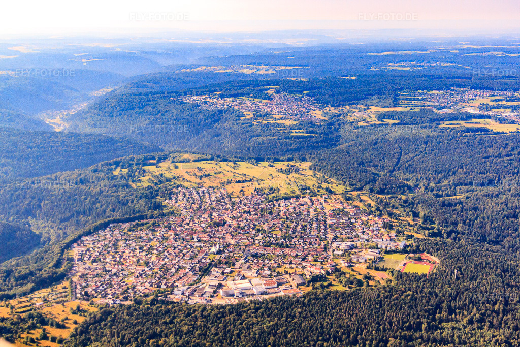 Luftbild: Ortsansicht von Nordosten im Ortsteil Büchenbronn in Pforzheim im Bundesland Baden-Württemberg in Deutschland. – Foto: IMG_69942.jpg vom 06.07.2014 durch Werner Riehm/FLY-FOTO.de – Auflösung des Originals: 4752 x 3168 px