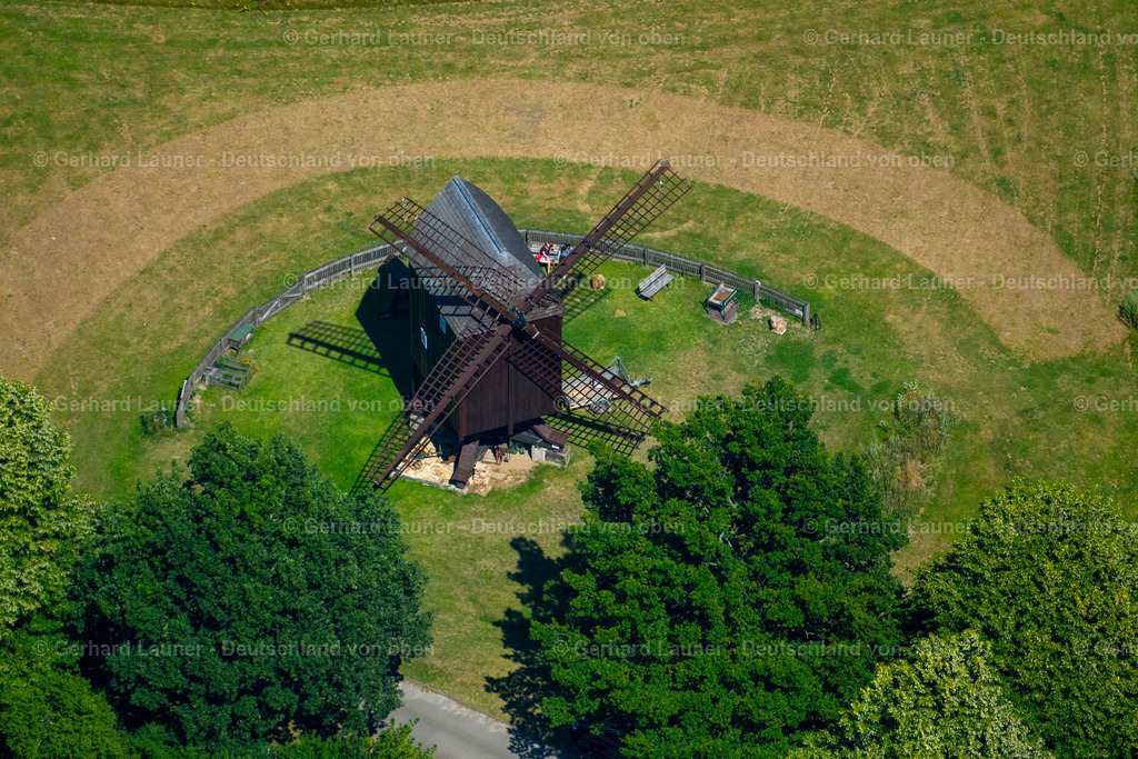 4036254 | BRAUNSCHWEIG 31.07.2020 Historische Windmühle " Bockwindmühle Victoria Luise Riddagshausen " an der Straße Riddagshäuser Weg im Ortsteil Östliches Ringgebiet in Braunschweig im Bundesland Niedersachsen, Deutschland. Weiterführende Informationen bei: Braunschweig Stadtmarketing GmbH. // Historic windmill " Bockwindmuehle Victoria Luise Riddagshausen " on the street Riddagshauser Weg in the district Ostliches Ringgebiet in Braunschweig in the state Lower Saxony, Germany. Further information at: Braunschweig Stadtmarketing GmbH. Foto: Gerhard Launer