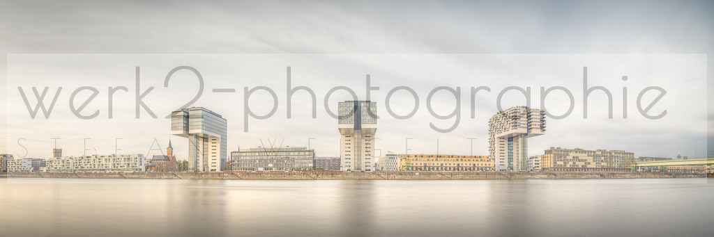 Köln - Kranhäuser | ... der Rhein zieht vorbei.