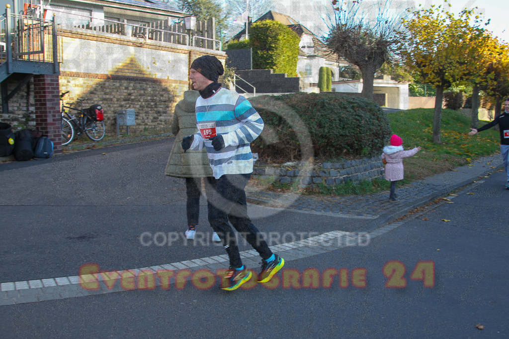 241201_1238_EV4_3130 | Sportfotografie im Rhein-Sieg Kreis, Köln, Bonn, NRW, Rheinland Pfalz, Hessen, etc. Unser Tätigkeitsfeld umfasst den Laufsport vom Volkslauf über den Marathon, Duathlon, Triathon bis zum Ultralauf wie Kölnpfad Ultra oder Schindertrail.