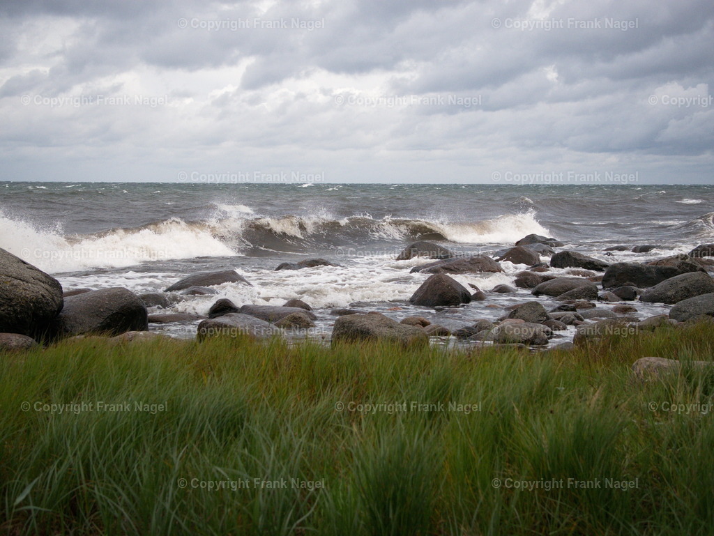 Sturm an der Ostsee | Stürmisch geht es an der Ostsee zu. Aufgenommen wurde das Foto an der Küste Lohme - Realisiert mit Pictrs.com