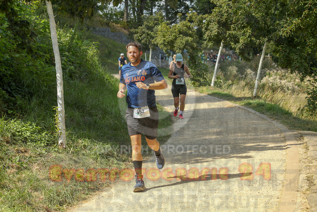250824_1442_EX1_7258 | Sportfotografie im Rhein-Sieg Kreis, Köln, Bonn, NRW, Rheinland Pfalz, Hessen, etc. Unser Tätigkeitsfeld umfasst den Laufsport vom Volkslauf über den Marathon, Duathlon, Triathon bis zum Ultralauf wie Kölnpfad Ultra oder Schindertrail.