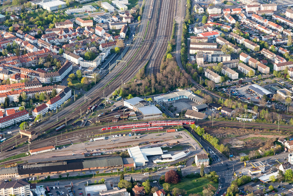 Luftbild: Stadtwerke am Gleisdreieck in Neustadt an der Weinstraße im Bundesland Rheinland-Pfalz in Deutschland. Foto: IMG_106609.jpg vom 17.04.2018 durch Werner Riehm/FLY-FOTO.de