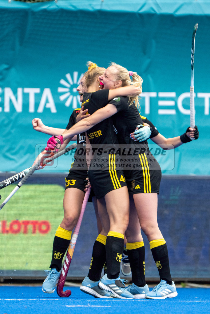 Final4_20250601-1222-Z09_4193 | Krefeld, Deutschland, 01.06.2025:  Feldhockey Final4 2025 – „Deutsche Feldhockey-Meisterschaften 2025“ Harvestehuder HTC - Düsseldorfer HC (Finale Damen) im Gerd-Wellen-Hockeyanlage am 01.06.2025 in Krefeld, Deutschland. (Foto von Kramhöller/Fehrmann/Kaste)Krefeld, Germany, 01.06.2025: Feldhockey Final4 2025 – „Deutsche Feldhockey-Meisterschaften 2025“ Harvestehuder HTC - Düsseldorfer HC (Finale Damen) in Gerd-Wellen-Hockeyanlage at 01.06.2025 in Krefeld, Deutschland. (Foto from Kramhöller/Fehrmann/Kaste)
