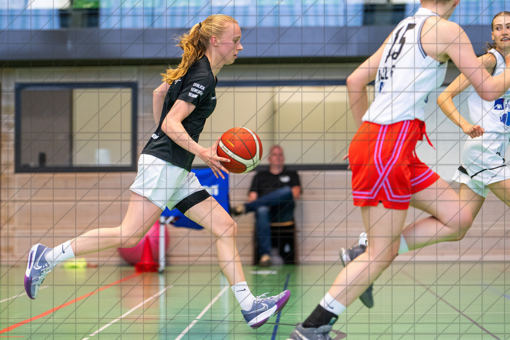 2. DBBL Nord 25/26 | Saisonvorbereitung des BBC Osnabrück | BEHR Charlotte (BBC Osnabrück #10) //  Osnabrück / Deutschland / 26.06.25: 2. DBBL Nord 25/26 | Saisonvorbereitung des BBC Osnabrück //   CREDIT:www.bullenfotos.de, Martin König, Hörner Weg 40, D-49078 Osnabrück, +4917663732967 // Nutzung und Weitergabe nur zu den vereinbarten Zwecken. Presseanfragen an Ersteller. Alle Rechte beim Ersteller. Honorierung nach MFM. - Realisiert mit Pictrs.com