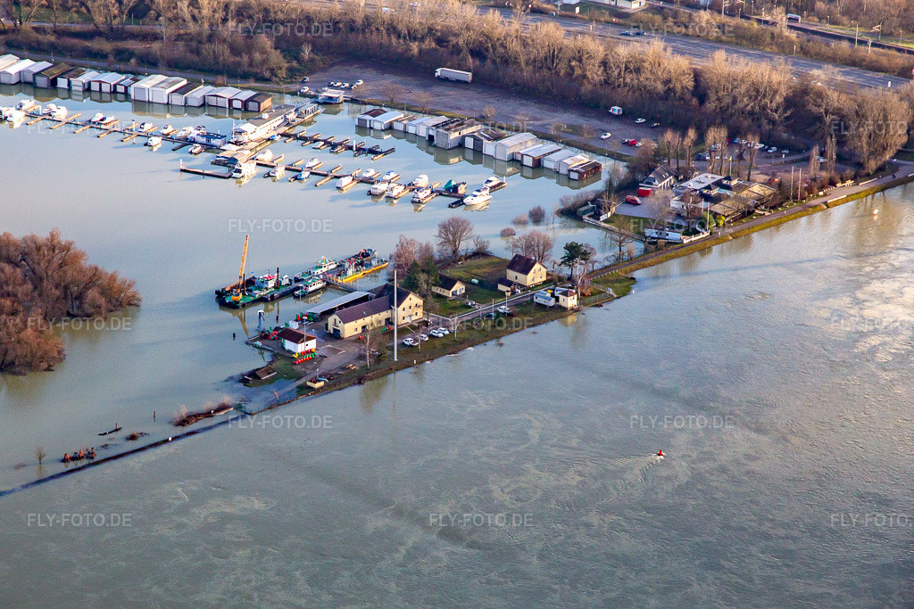 Luftbild: Wasserstraßen und Schifffahrtsamt Maxau bei Rhein-Hochwasser im Ortsteil Knielingen in Karlsruhe im Bundesland Baden-Württemberg in Deutschland. Foto: IMG_139328.jpg vom 16.12.2023 durch Werner Riehm/FLY-FOTO.de