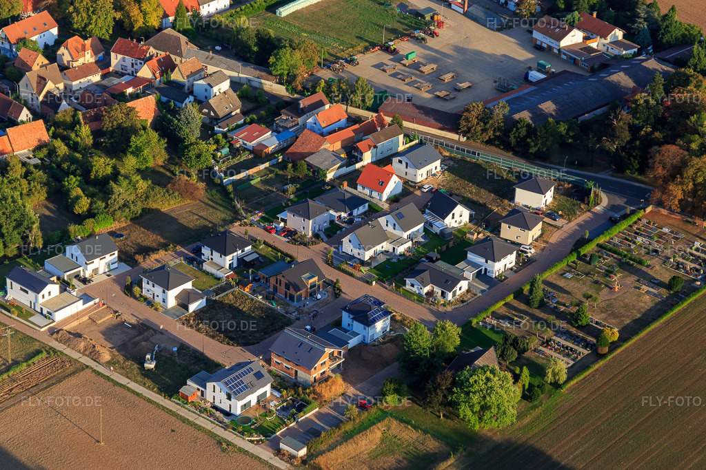 Luftbild: Neubaugebiet Ob. Gartenstuecke in Knittelsheim im Bundesland Rheinland-Pfalz in Deutschland. Foto: IMG_111847.jpg vom 16.09.2018 durch Werner Riehm/FLY-FOTO.de