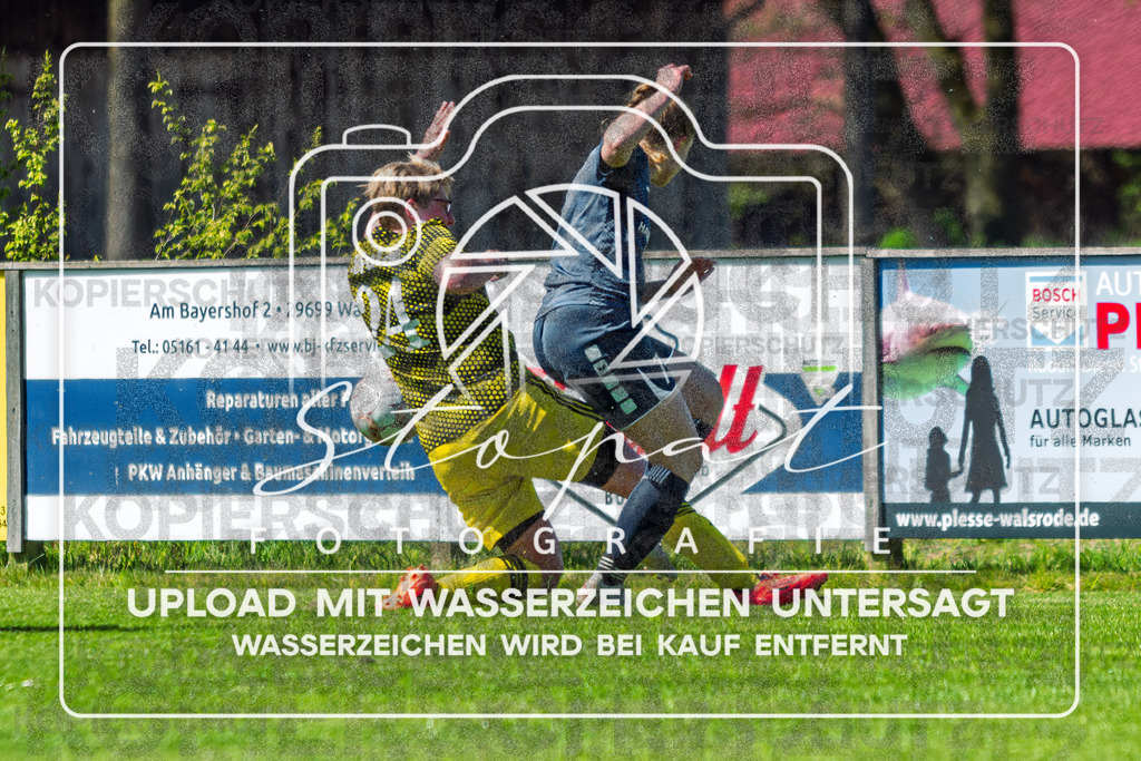Kreisliga Damen HKCE - SG Fulde vs. Sportfreunde Bispingen | Marina Dehnbostel (SG Fulde #24), Maxime Wachs (Sportfreunde Bispingen #07); Kreisliga Damen HKCE - SG Fulde vs. Sportfreunde Bispingen am 26.04.2026 in Zentralstadion, Fulde - Realisiert mit Pictrs.com