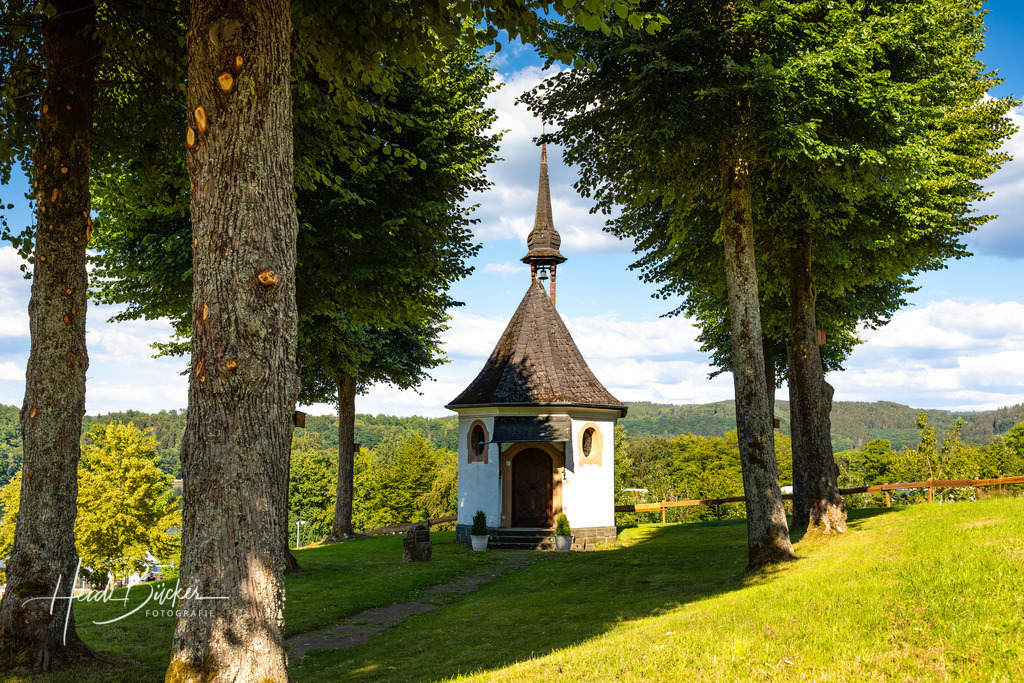 Franz-Hitze-Kapelle _zur schmerzhaften Mutter" | Franz-Hitze-Kapelle _zur schmerzhaften Mutter" - Realisiert mit Pictrs.com