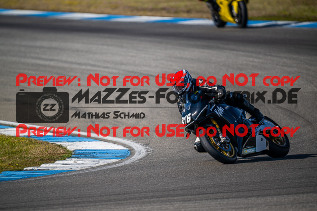 MaZZes_FotoMatrix_230410_5446 | WEISS