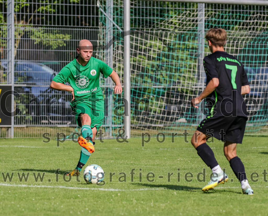 2023-07-09_110_FC_Forstern_gegen_SpVgg_Neuching | Forstern, Deutschland, 09.07.2023:
Fußball, Kreisklasse 2023 / 2024, Testspiel, FC Forstern gegen SpVgg Neuching, Endergebnis: 2:4

Johannes Kern (FC Forstern, #5), Sven Wagner (SpVgg Neuching, #7)

Foto: Christian Riedel / fotografie-riedel.net