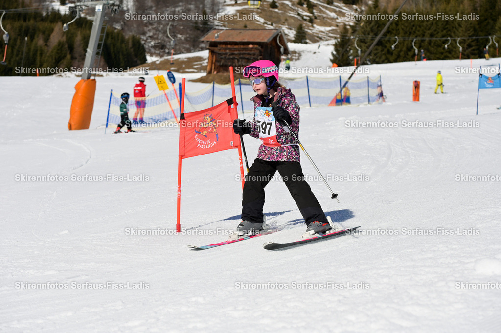 SRF_27.02.2026_645 | Skirennfotos,Serfaus,Fiss,Ladis,Kinderskirennen,Winter,Tirol,Oberland,skirace,SFL,feelfree,weil wir's genießen,ski,Ski,skifahren,Sonnenplateau, - Realisiert mit Pictrs.com