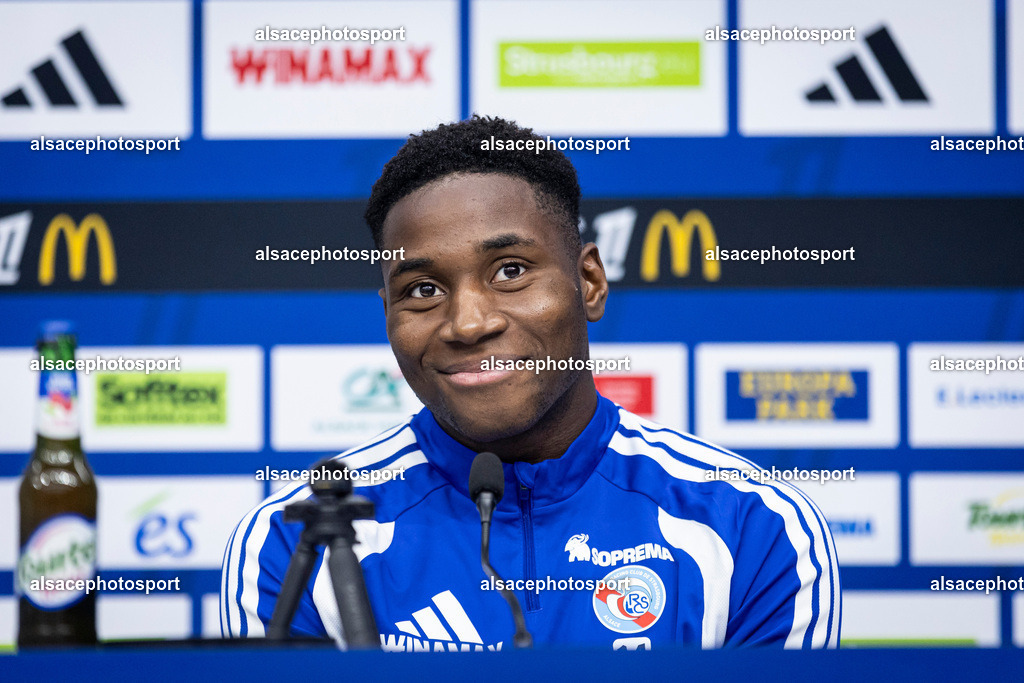 _B7A5197 | Dario Essugo, midfielder of Racing Club de Strasbourg Alsace, speaks during a press conference at Stade de la Meinau in Strasbourg, France, on October 23, 2026, ahead of the Ligue 1 match against Stade Rennais FC. - Realisiert mit Pictrs.com
