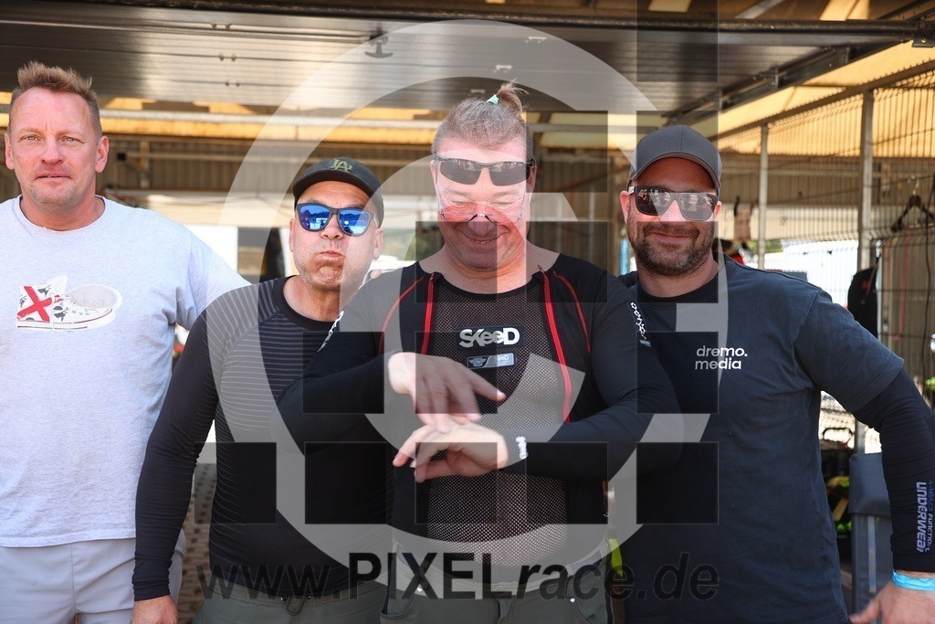 teams-20240905_04792 | Schöne Erinnerungen an spannende Momente - das festzuhalten ist unser Job. PIXELrace.de ist seit 2003 auf den Rennstrecken Europas unterwegs um die Action draußen beim Fahren und die wunderbare Stimmung imm Fahrerlager für euch einzufangen.