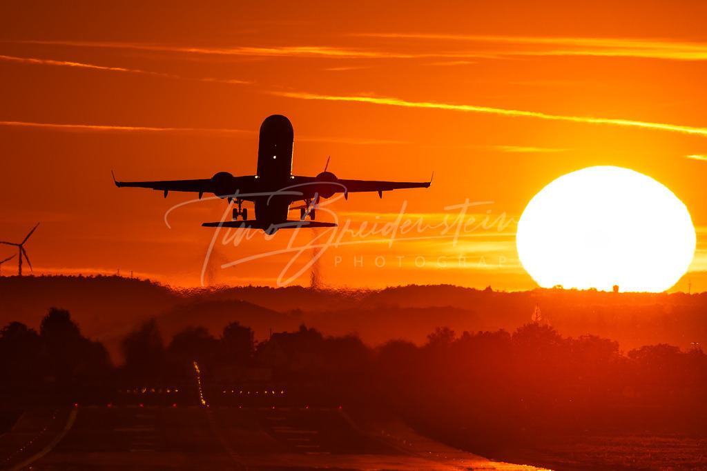 142 | Buy high-quality aviation and travel photography prints by professional photographer Timo Breidenstein. Authentic images, professionally printed, worldwide shipping. - Realisiert mit Pictrs.com