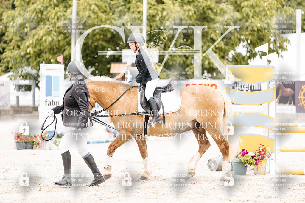 CK907164 | Turnierfotografie Pferdefotografie Trier Rheinland-Pfalz Pferdesport Reitsport Tierfotografie Sportfotografie Pferdevideo Pferdevideografie Equestrianvideography equestrianphotography  - Realisiert mit Pictrs.com