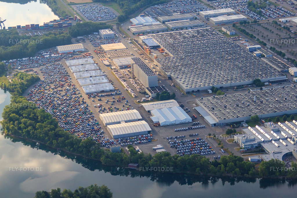 Luftbild: Daimler Truck AG, Mercedes-Benz Werk Wörth LKW Montagewerk in Wörth am Rhein im Bundesland Rheinland-Pfalz in Deutschland. Foto: IMG_69791.jpg vom 06.07.2014 durch Werner Riehm/FLY-FOTO.de